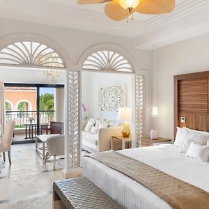 Junior Suite 1 King or 2 Queen Ocean view Balcony